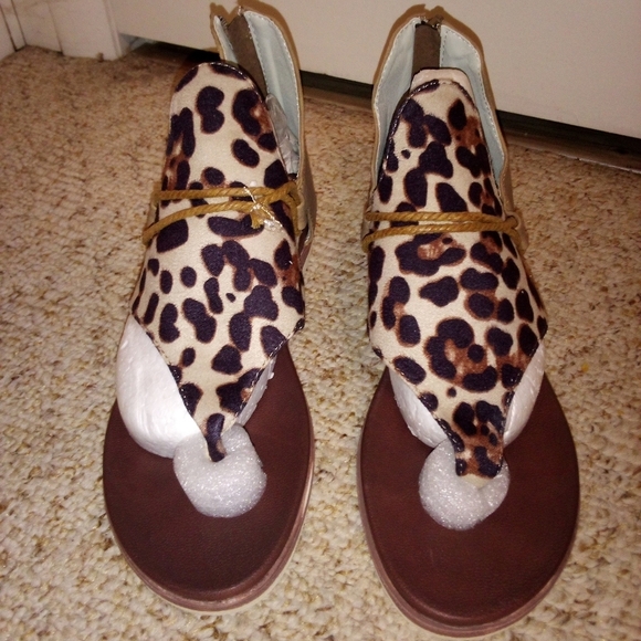unbranded Shoes - NWOT leopard print gladiator sandals unbranded size 40